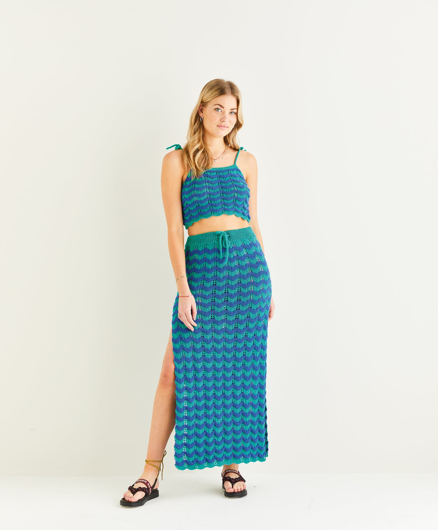 Sirdar 10542 Knitting Pattern Ripple Top and Skirt in Stories DK