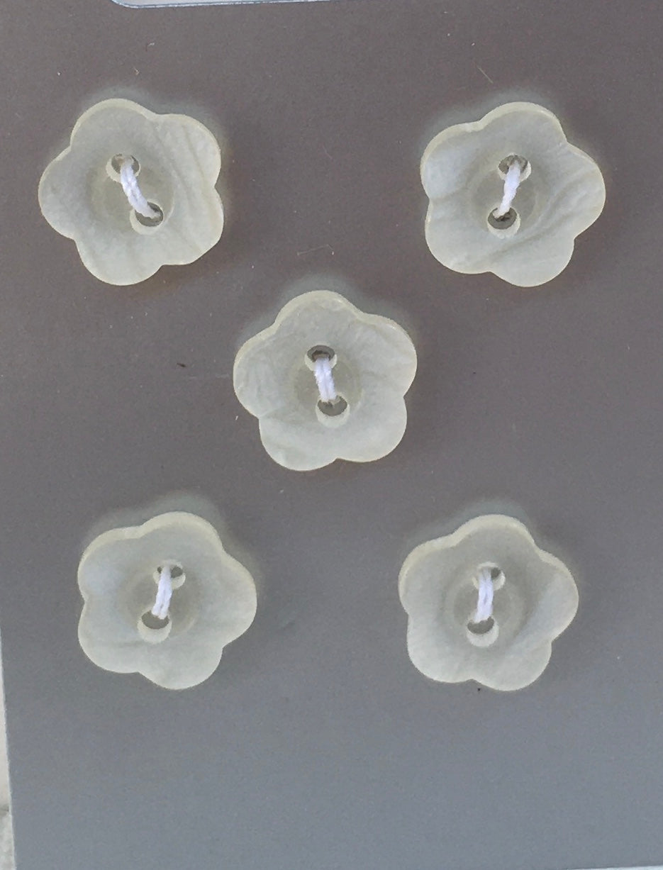 BUT012 Flower Buttons White Small