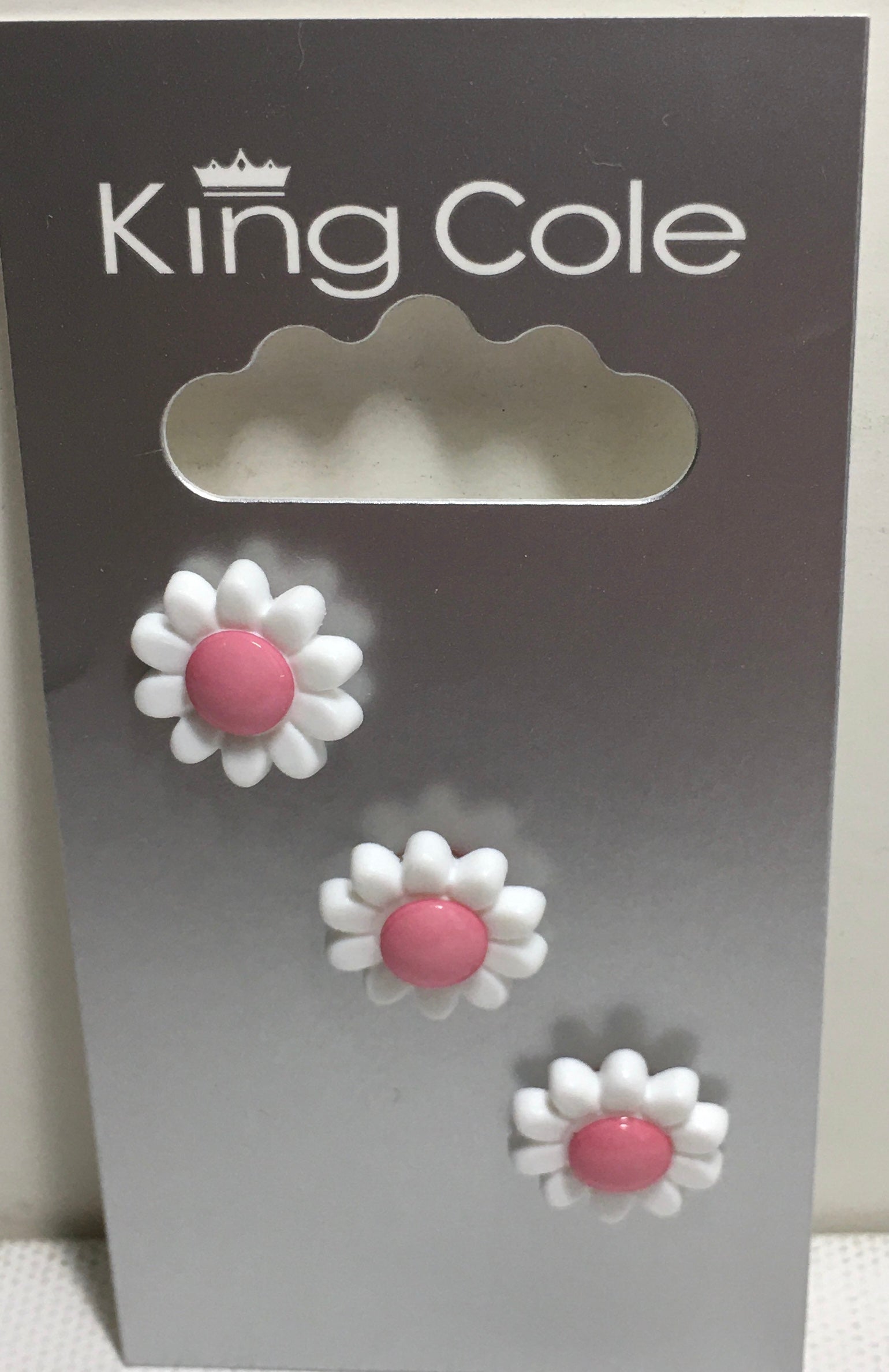 BUT040 Daisy Buttons: White With Pink Centre Button