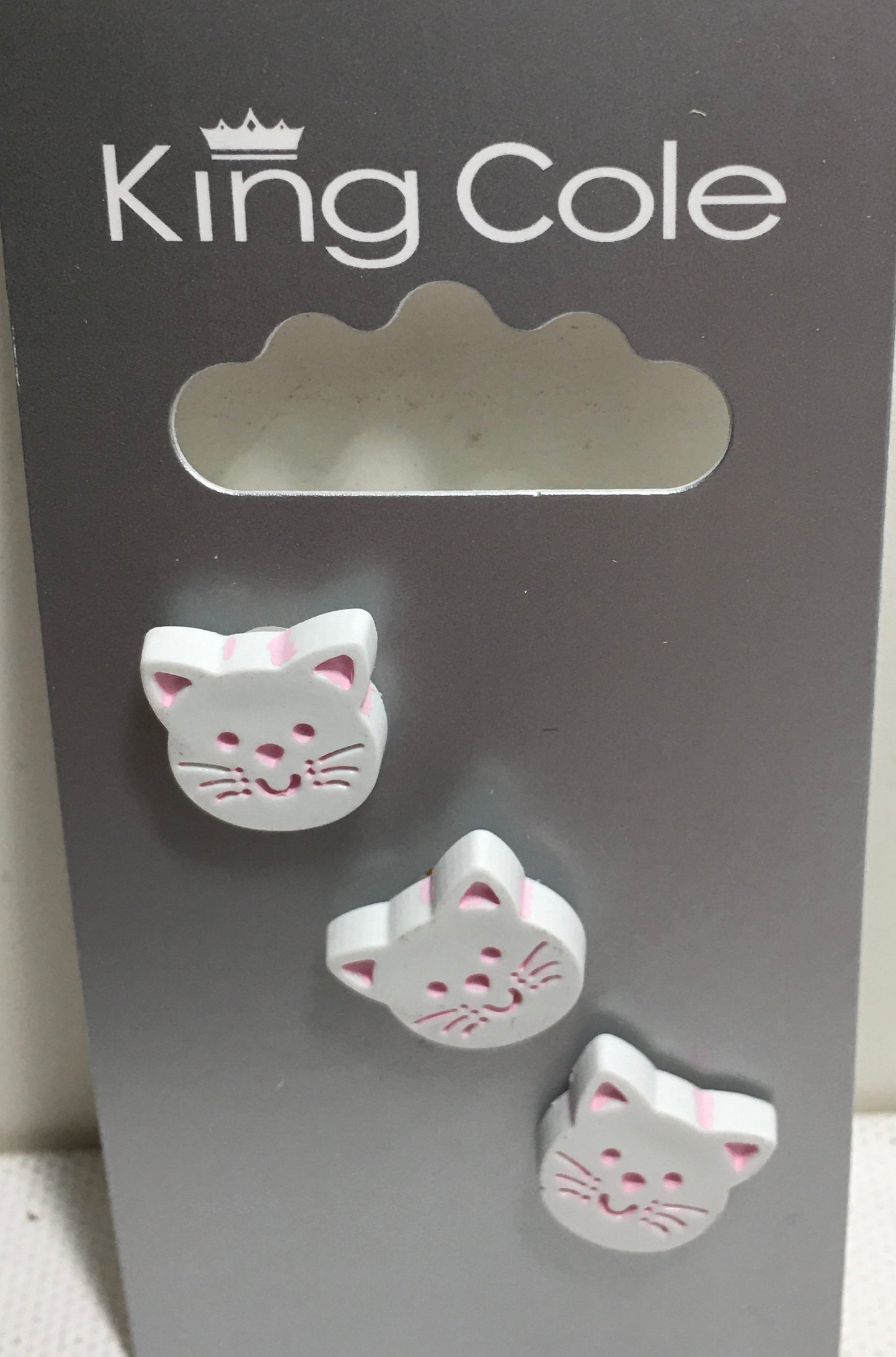 BUT038 Animal Buttons: Cat Face Pink Buttons