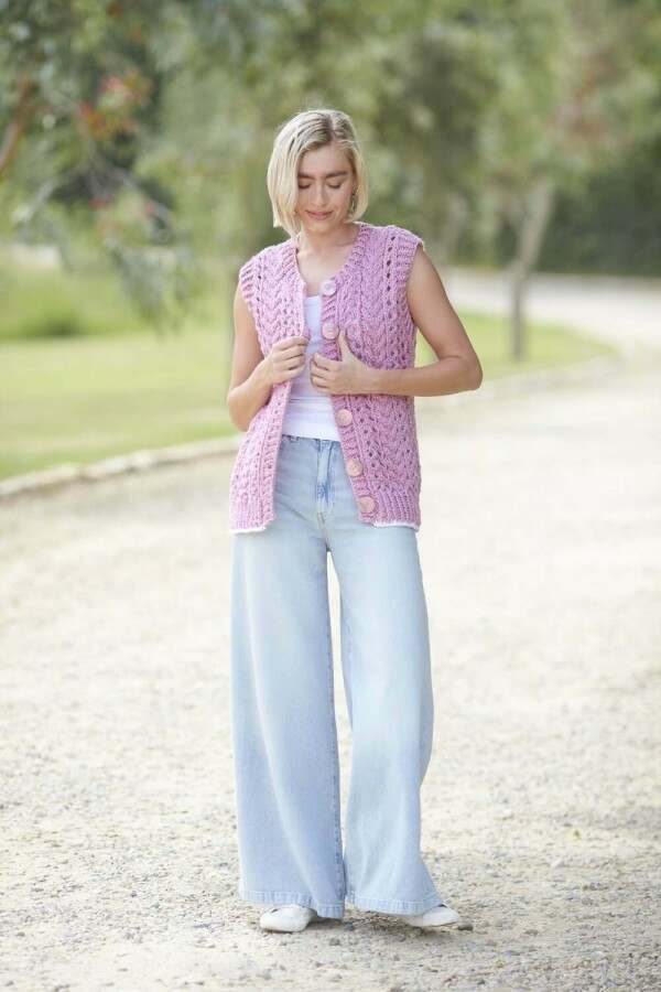 King Cole 6412 Cardigan, Waistcoat and Tank Top in Dalesway Chunky Leaflet