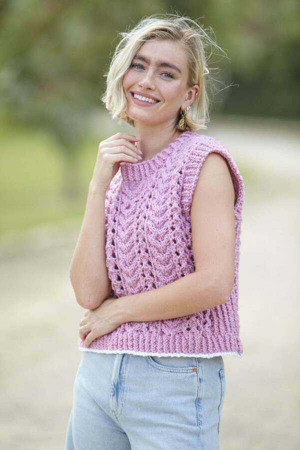 King Cole 6412 Cardigan, Waistcoat and Tank Top in Dalesway Chunky Leaflet