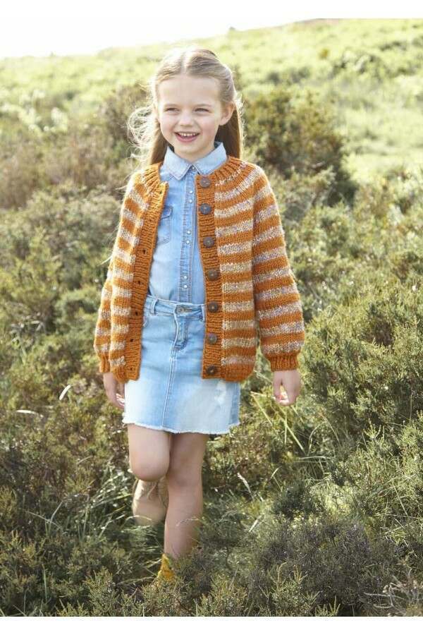 King Cole 6567 Cardigans in Dalesway Chunky and Dalesway Moors Chunky Leaflet