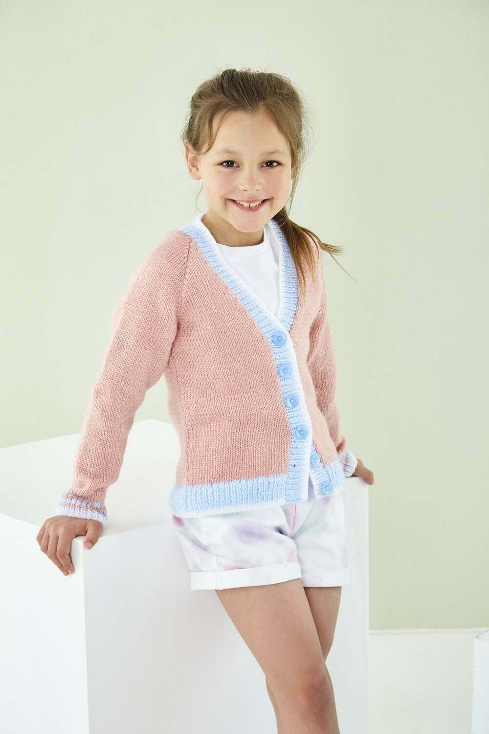 King Cole 5937 Easy Knit Sweater and Cardigan in Pricewise DK Leaflet