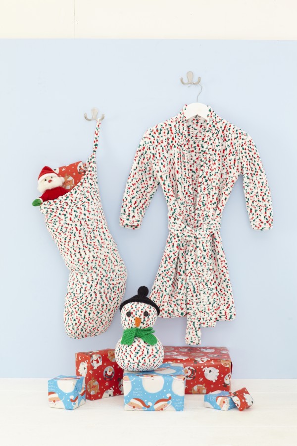 King Cole 5569 Dressing Gown, Snowman and Stocking in Yummy Leaflet