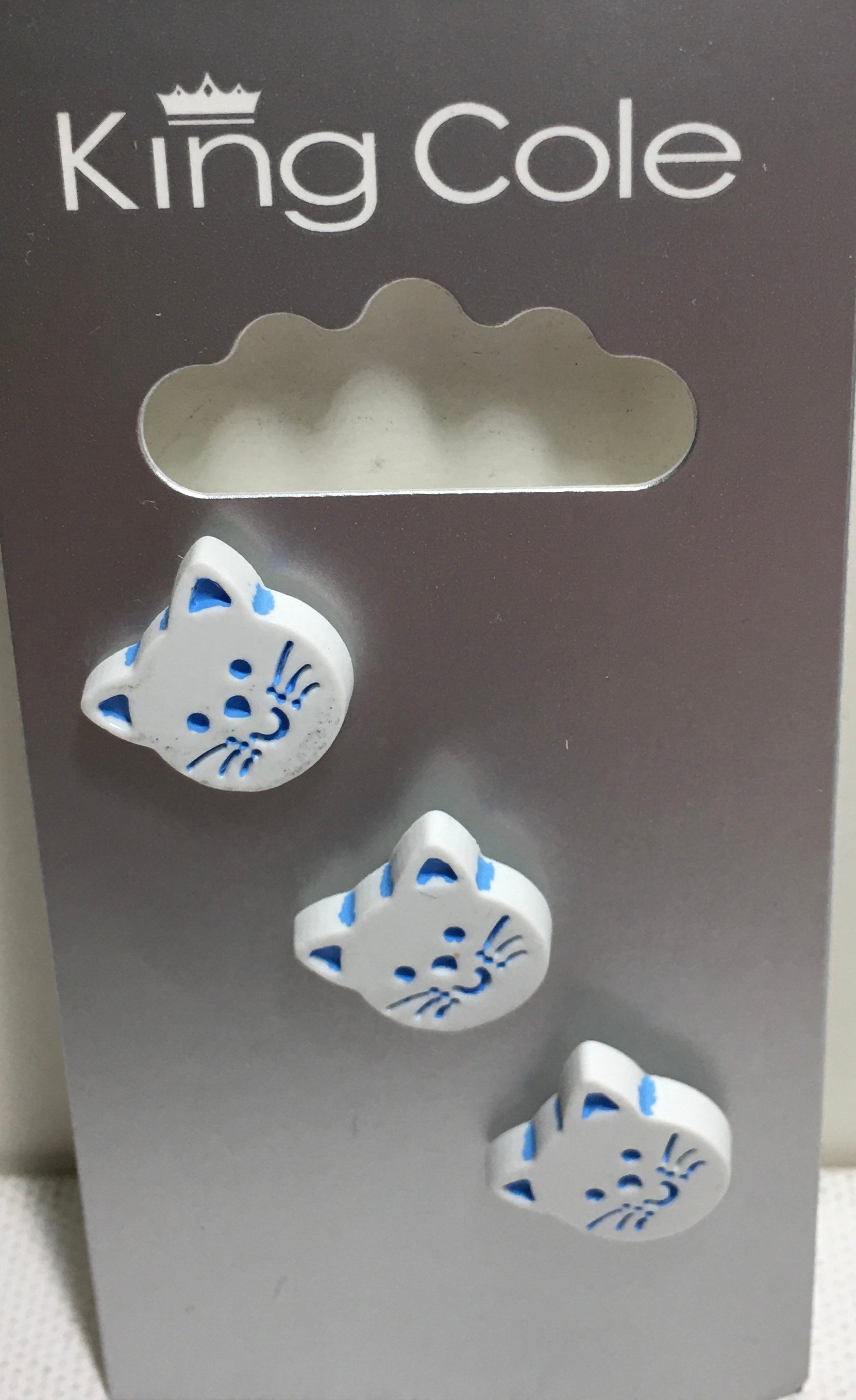 BUT078 Animal Buttons: Cat Face Blue Buttons