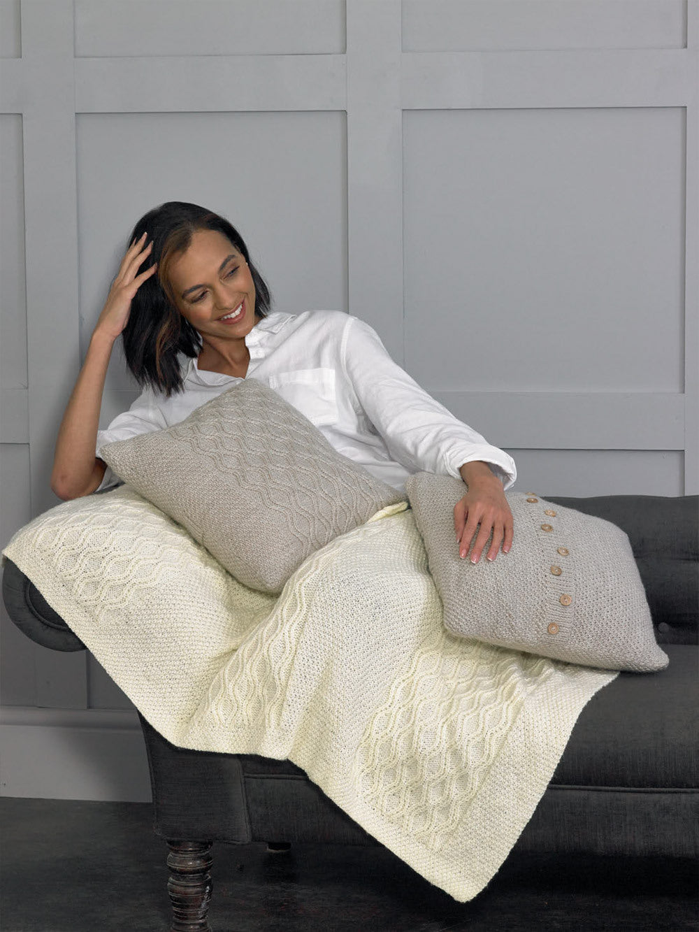 JB792 DK Throw and Cushions