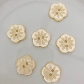 Flower Button 18mm Cream