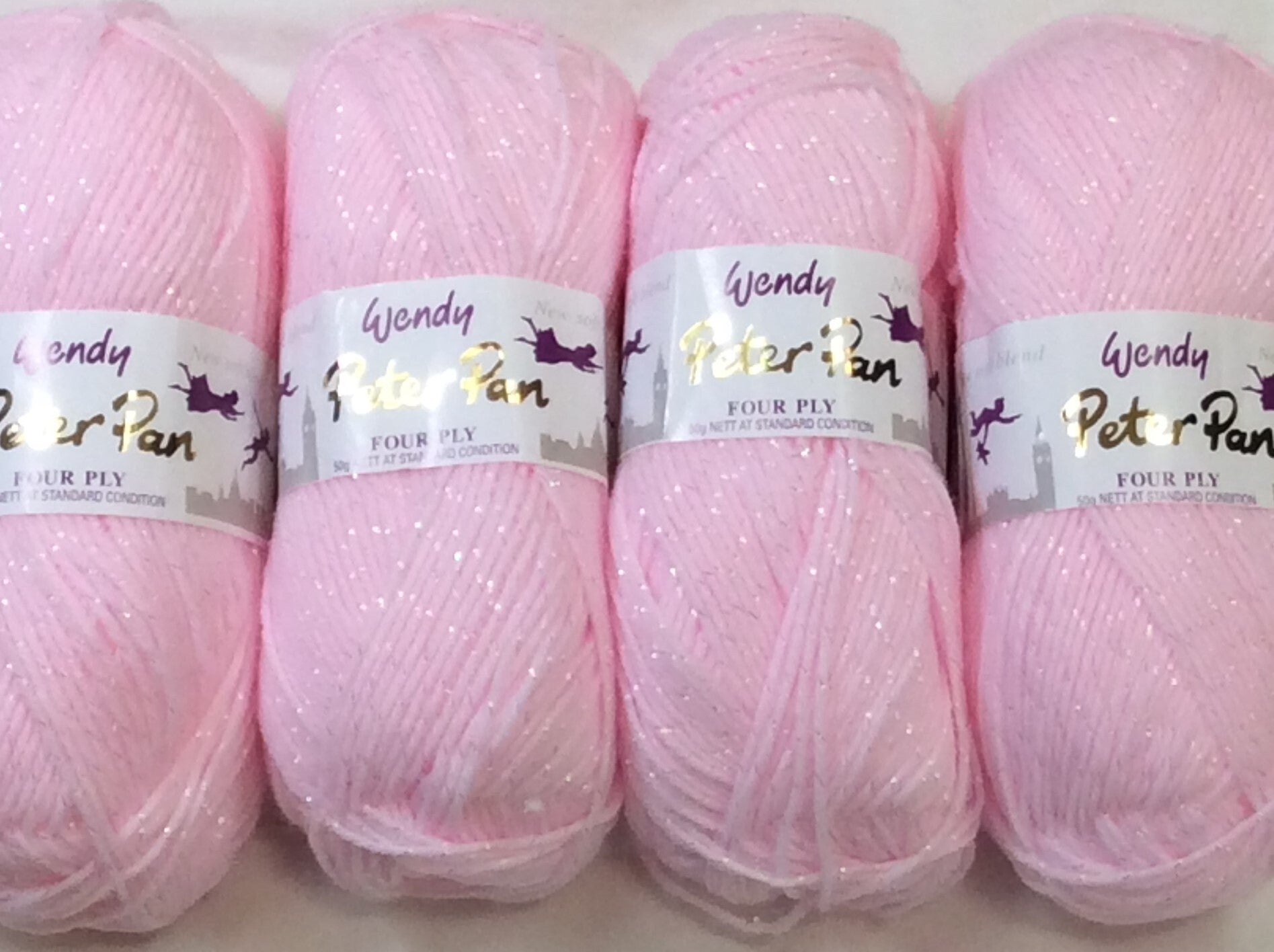 Peter Pan 4ply 3002 Pink Moodust