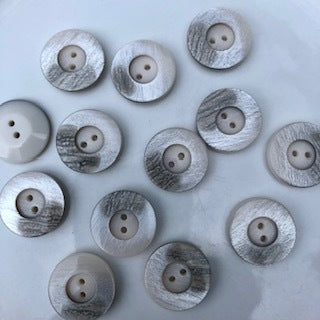 White Rimmed Button Size 23mm